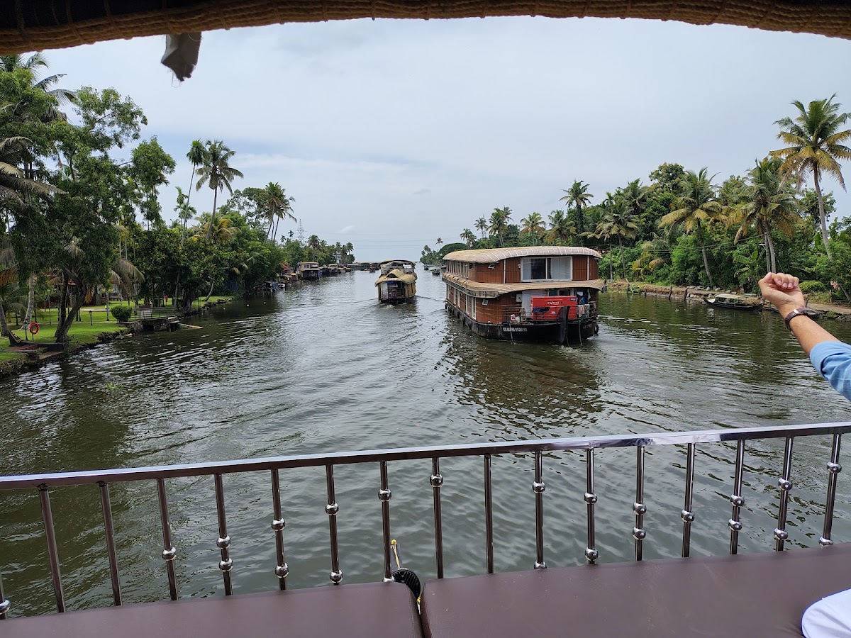 BHAVYA TOURS AND TRAVELS photo 2