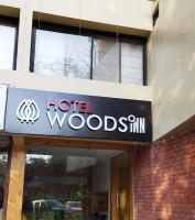 HOTEL WOODS INN Image