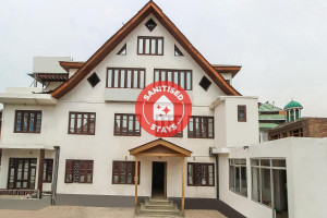 Vaccinated Staff- OYO 33430 Shawl Gh Image