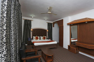 OYO 4487 Hotel Al Azra Image