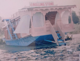 House boat ROLLING STONE Image