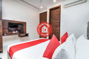 Vaccinated Staff- OYO Flagship 77420 Poddar Inn Image