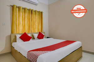 Vaccinated Staff- OYO Flagship 22252 Town & Country Inn Image