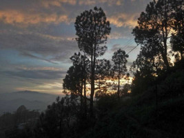 Royal's Home Stay Image