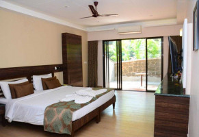 Upper Deck Resort Image