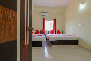 OYO 62672 SKN Lodge Image