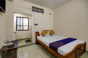 SPOT ON 73621 Srinivasa Boarding And Lodging Image