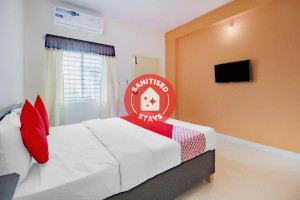 Vaccinated Staff - OYO 77067 P N K Suites Image