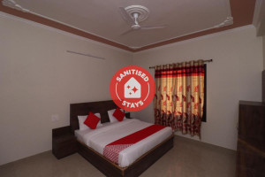 OYO 40842 The Royal Resort Image