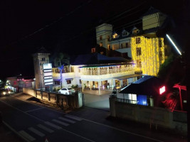 Hotel Green Oasis Image