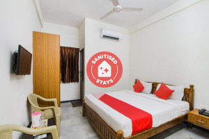 Vaccinated Staff - OYO 72859 Hotel Jayaram Image