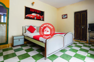 Vaccinated Staff- OYO 49674 Akash Resort Image