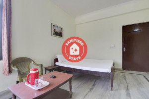 Vaccinated Staff- SPOT ON 60718 Gaurav Bhawan Image