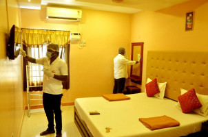 HOTEL MCM TOWERS Image