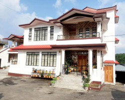 Pine Hill Homestay Image