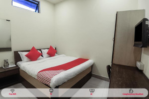 OYO 18369 Hotel Golden Peak Image