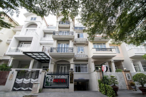 Bin Bin Hotel 4 - Near Sunrise City D7 Image