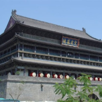 Tourists scramble as 600-year-old Chinese tower partially collapses