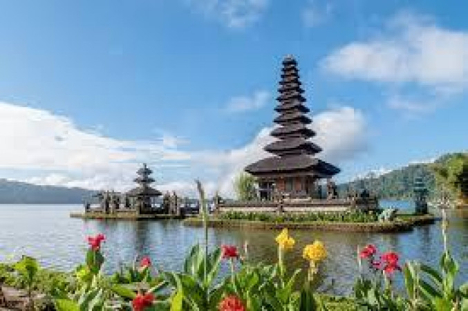 BALI DELAYS REOPENING TO FOREIGN TOURISTS
