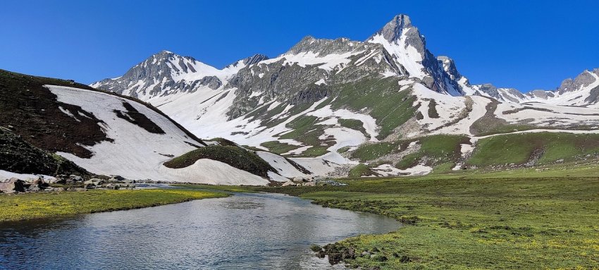 6 Days Enchanting Kashmir Family Tour with Houseboat Stay