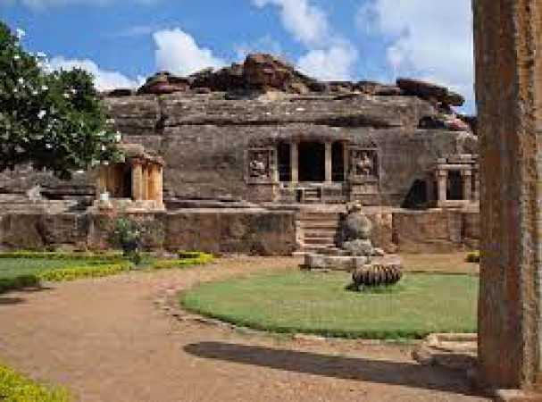 Ravanaphadi Cave Temples