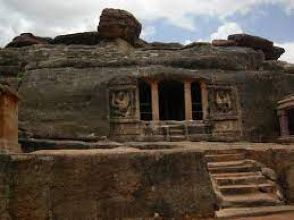 Yeniar Shrines