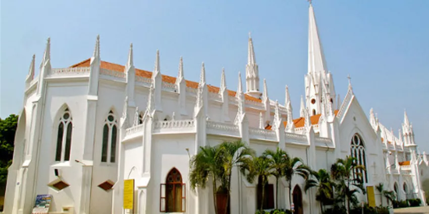 Make a visit to San Thome Cathedral in Chennai
