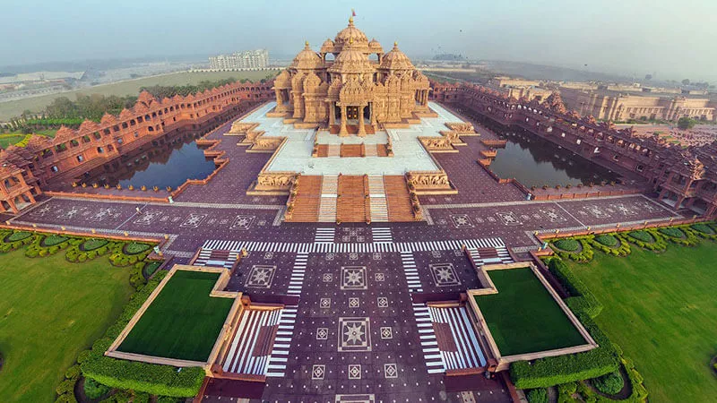 Seek blessings at Akshardham temple