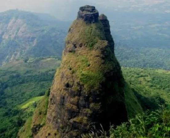 1. Hike atop to the Bhiwandi Fort