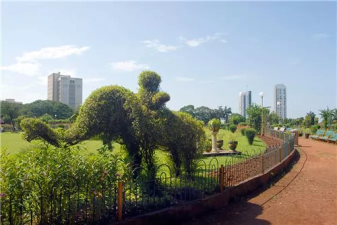 6. Take a stroll in the Bhiwandi Gardens