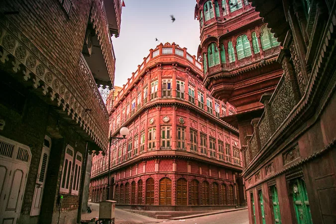  Visit the Rampuria Haveli