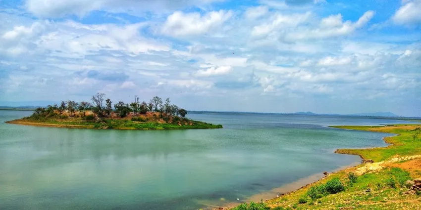 Visit the Khutaghat Dam