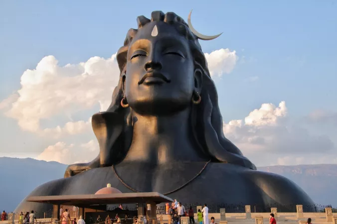 Witness the popular Adiyogi Shiva