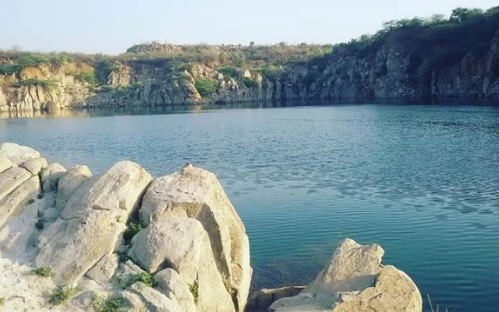 4. Spend a relaxing evening by the Surajkund Lake