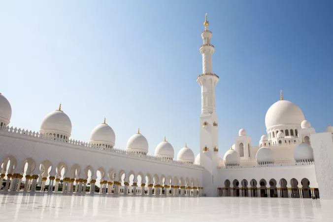 6. Visit the Sheikh Zayed Grand Mosque