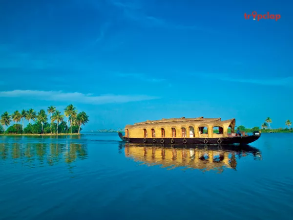 1. Vembanad Lake - Kerala