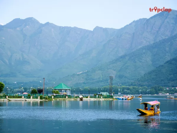 10. Dal Lake - Jammu and Kashmir