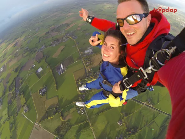 Skydiving in Aamby Valley