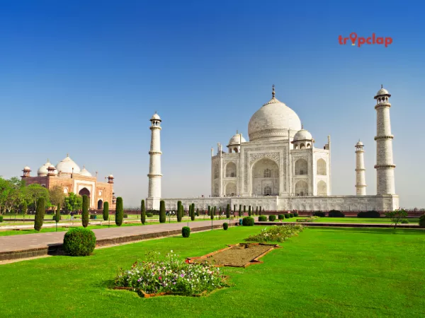 1. Agra, Uttar Pradesh (Distance: 200 km from Delhi)