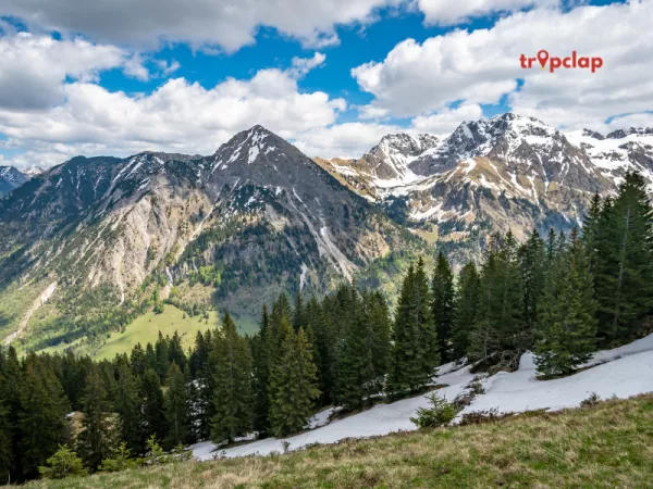 10. Mussoorie, Uttarakhand (Distance: 270 km from Delhi)