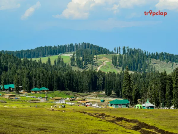 What is Doodhpathri famous for?