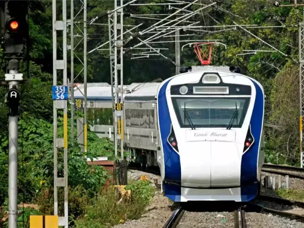 Detail list of top 15 famous Vande Bharat Express Routes are as follows: 