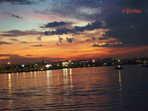 5. Hussain Sagar Lake