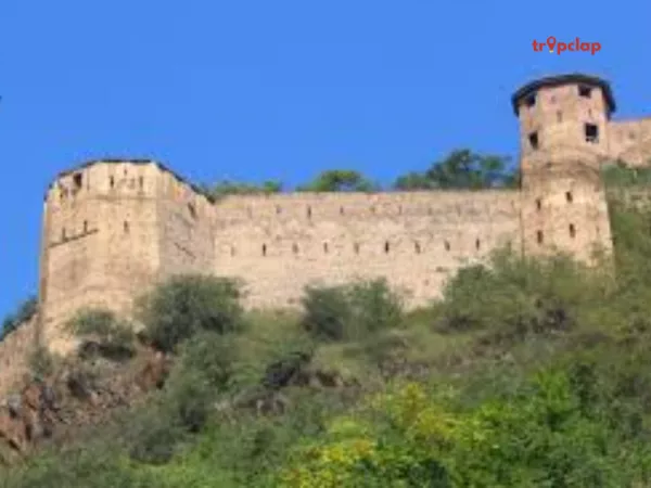 9. Hari Parbat Fort