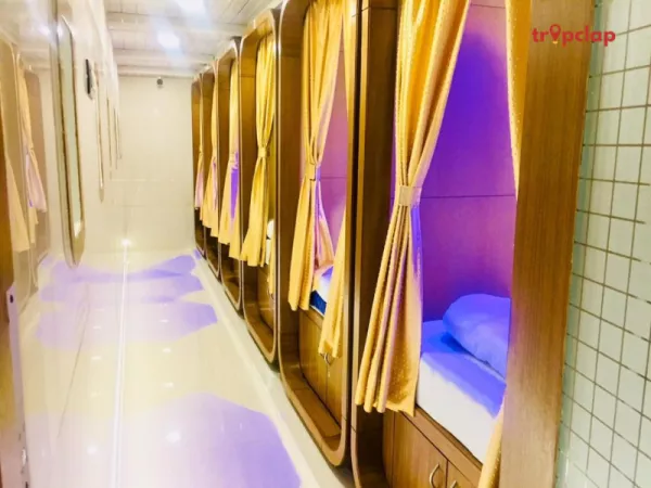 2. Qubestay Airport Capsule Hotel & Hostel