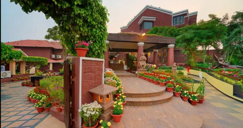 1. Mayfair Heritage, Puri