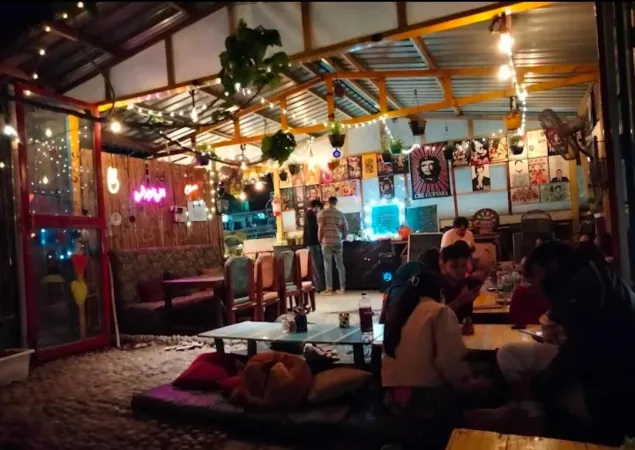 6. Bistro De Lavenia