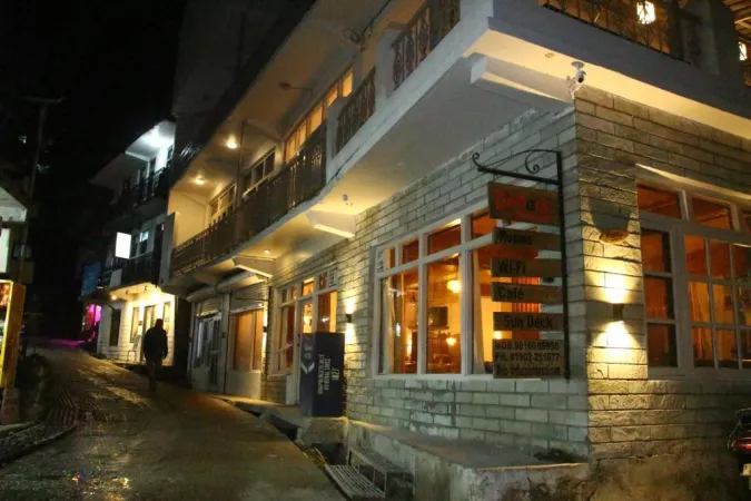 9. Drifters’ Inn & Café by The Hidden Tribe