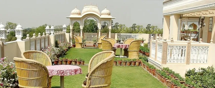 7. Om Niwas Suite Hotel